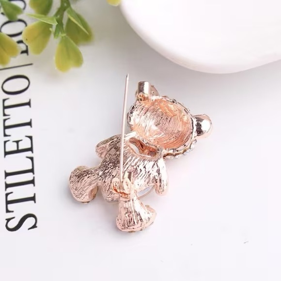 Valentines Brooch Cute Cartoon Heart Bear With Exquisite Cute Teddy Bear - Picture 4 of 4